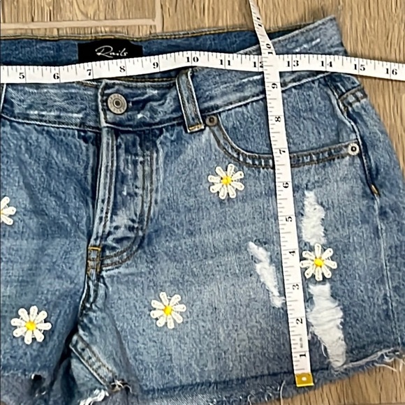 Rails Shorts Jean Jesse Daisy Vintage Distressed  Embroidery Fray Edge Button - Picture 7 of 13